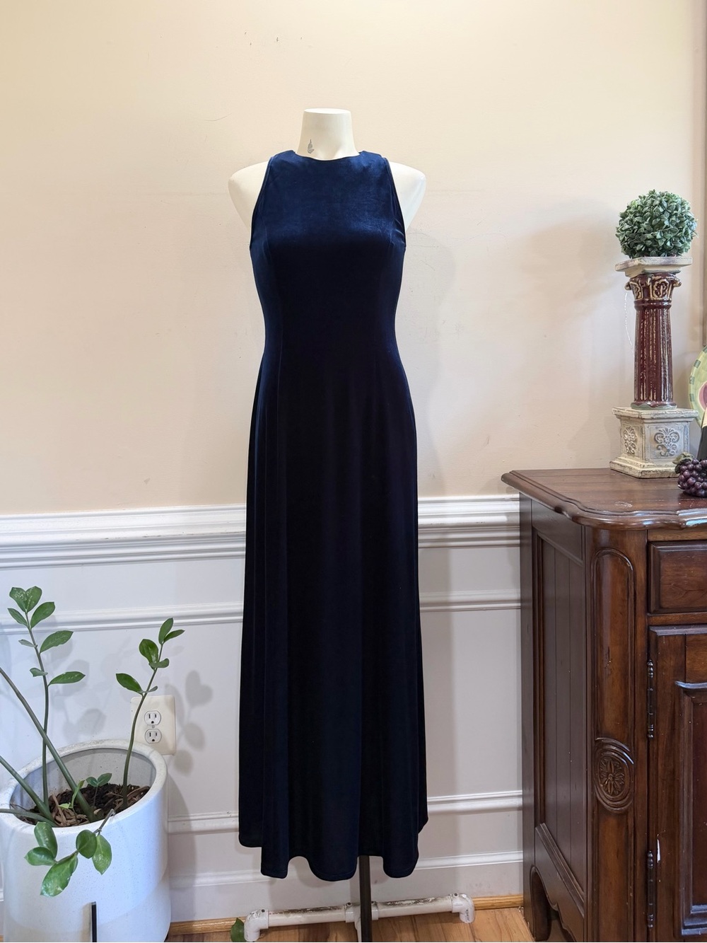 Papell Boutique Elegant Navy Velvet Maxi Dress - Sleeveless Evening Gown